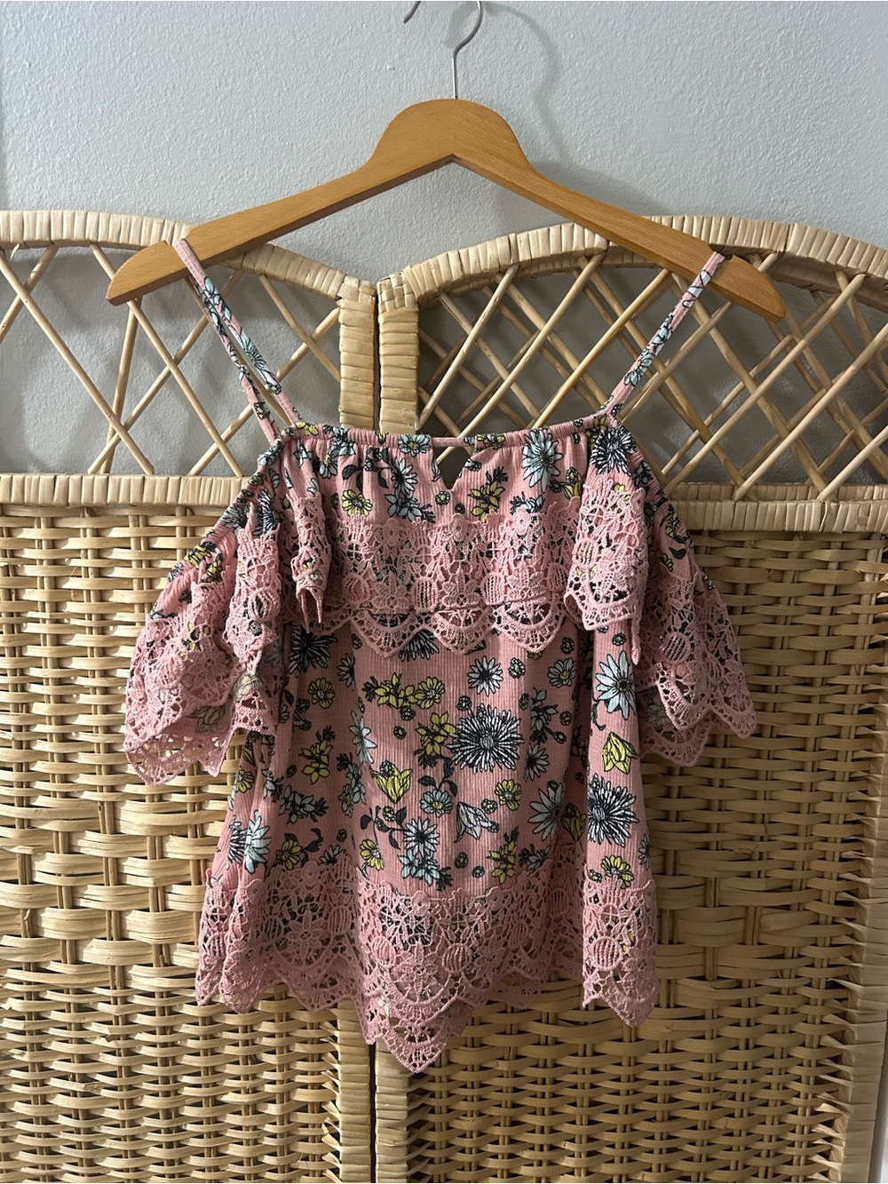 No Boundaries Juniors Off the Shoulder Pink Floral Tank size XXL (19)